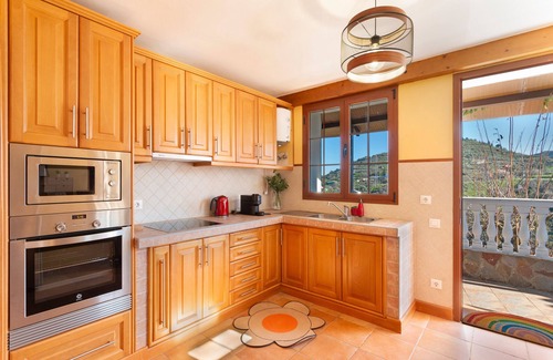 La Solana Villa | Villa de vacaciones 'Eden El Castillejo' con vistas a la montaña, Wi-Fi y aire acondicionado
