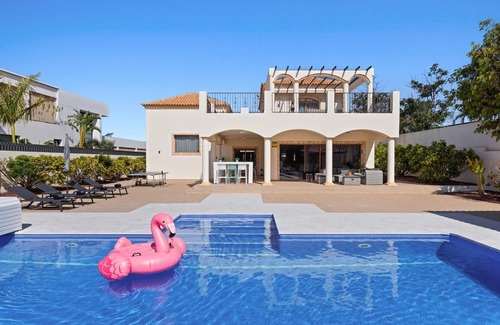 Costa Adeje Villa | Villa Vacacional 'Karat Luso' con Vista al Mar, Wi-Fi y Aire Acondicionado
