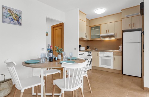 La Oliva Villa | Villa de vacaciones 'Manuela' con vistas a la montaña, piscina compartida y Wi-Fi