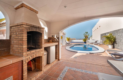 Costa Adeje Villa | Villa de vacaciones 'Marbella-piscina climatizada privada' con vistas al mar