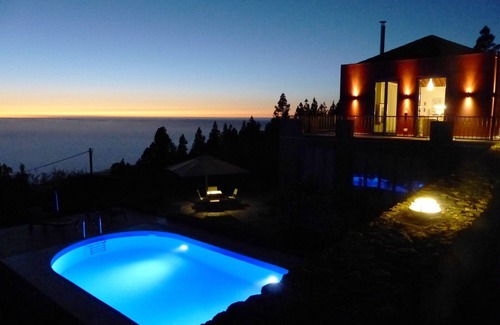 Tijarafe Villa | Villa de vacaciones, entorno privado, tranquilidad, recreación, vistas al mar, campo, piscina climatizada,