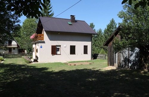 Rudanovac Casa | HolidayHome Iris cerca de los lagos de Plitvice, ¡perfecto para familias y amantes de la naturaleza!