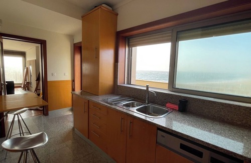Leixões Condominio | Holidays all year round, house on the beach with 220º sea and sunset views