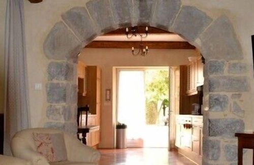 Lagrasse Apartamento | Vacaciones en Lagrasse. Estudio en planta baja situado en el jardín amurallado con piscina.