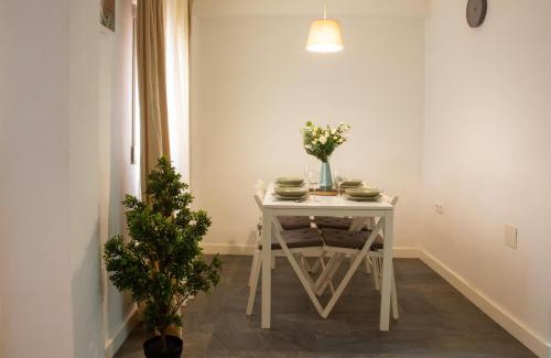 San Felipe Neri Apartamento | Holidays2Malaga Alta City center Renovated 2 bedrooms apartment WiFi