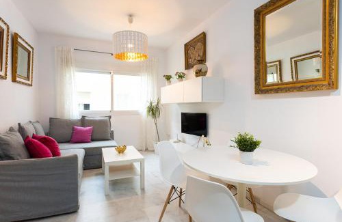 El Ejido Apartamento | Holidays2Malaga Carrera Capuchinos Free parking Aircon Downtown
