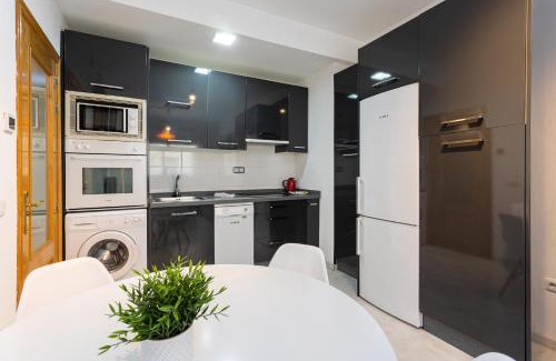 El Ejido Apartamento | Holidays2Malaga Carrera Capuchinos Free parking Aircon Downtown