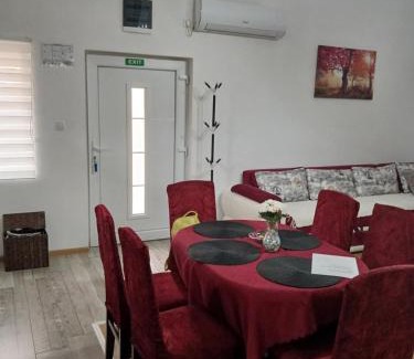 Apatin Apartamento | HOLIDDAY HOUSE THE LUx