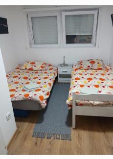 Apatin Apartamento | HOLIDDAY HOUSE THE LUx