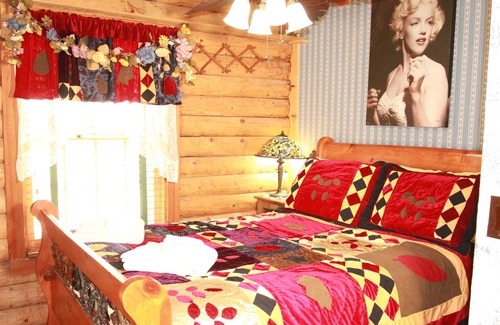 Wrightwood Casa | Holistic Health Day Spa and Lodging. Unit 2 Pampering in the Big Pines