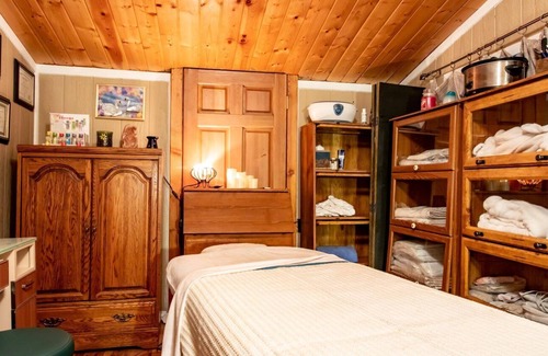 Wrightwood Casa | Holistic Health Day Spa and Lodging. Unit 2 Pampering in the Big Pines