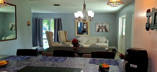 Cutler Bay Casa | Holliday 3-bedroom Private apartment House parking WiFi BBQ GRILL pet-friendly
