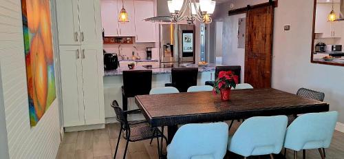 Cutler Bay Casa | Holliday 3-bedroom Private apartment House parking WiFi BBQ GRILL pet-friendly