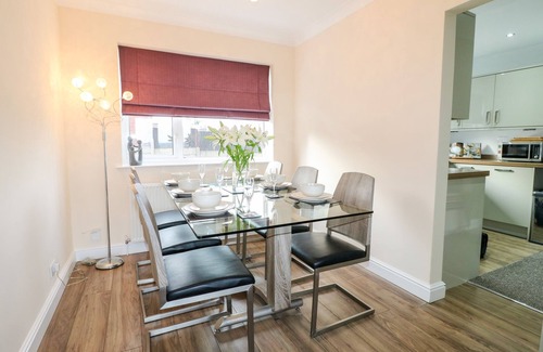 Annesley Woodhouse Cabaña | HOLLINWELL VIEW, family friendly, with hot tub in Kirkby-In-Ashfield