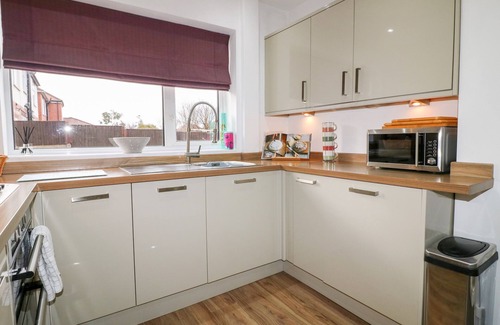 Annesley Woodhouse Cabaña | HOLLINWELL VIEW, family friendly, with hot tub in Kirkby-In-Ashfield