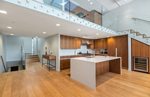 Ocean Park Casa | Hollister House l Urban Living w/Rooftop Terrace, Spa & Ocean Views