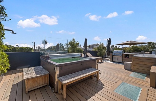 Ocean Park Casa | Hollister House l Urban Living w/Rooftop Terrace, Spa & Ocean Views