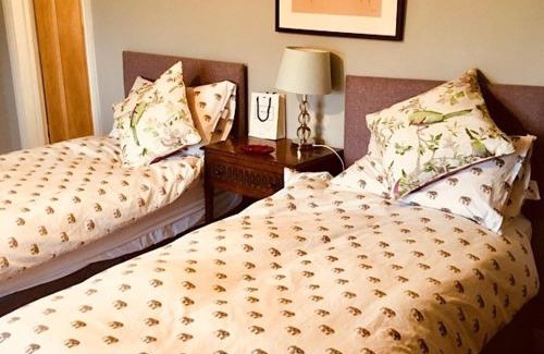 Priors Hardwick Casa | Hollow Meadow House
