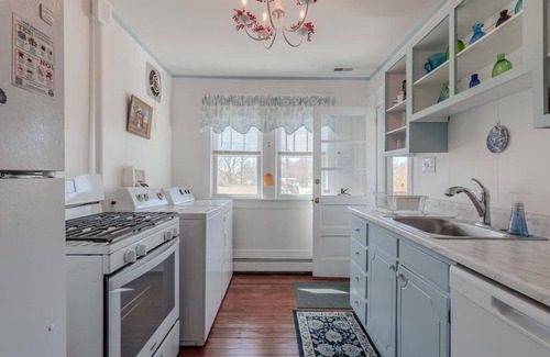 Cape May Casa | Holly Cottage at Shunpike Pond