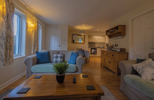 Ambleside Cabaña | HOLLY COTTAGE, pet friendly, with a garden in Ambleside