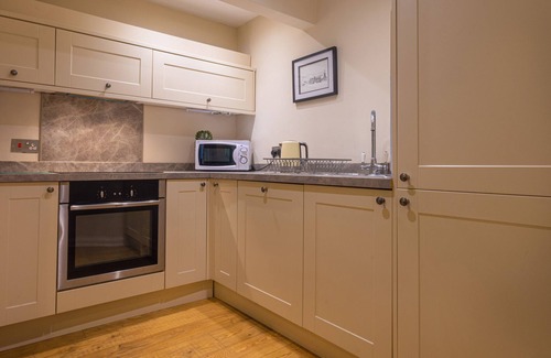 Ambleside Cabaña | HOLLY COTTAGE, pet friendly, with a garden in Ambleside
