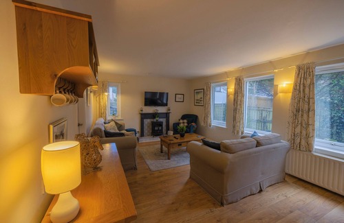 Ambleside Cabaña | HOLLY COTTAGE, pet friendly, with a garden in Ambleside