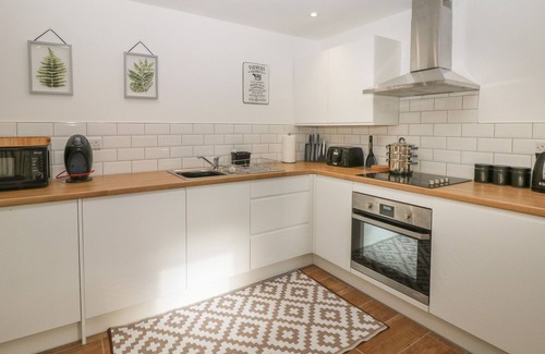 Hollow Meadows Cabaña | HOLLY COTTAGE, pet friendly in Bolsterstone / Ewden Village
