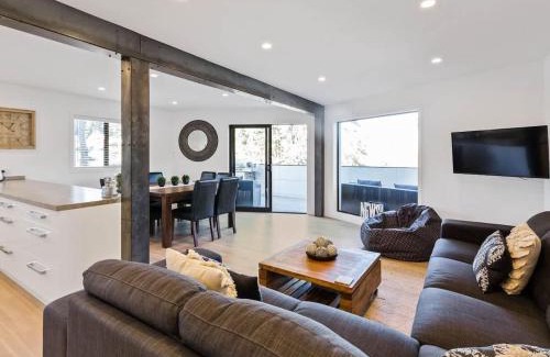 Kelvin Heights Casa | Holly Court Haven