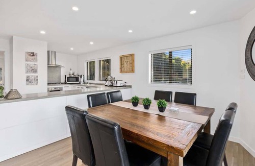 Kelvin Heights Casa | Holly Court Haven Sum