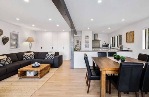 Kelvin Heights Casa | Holly Court Haven Sum