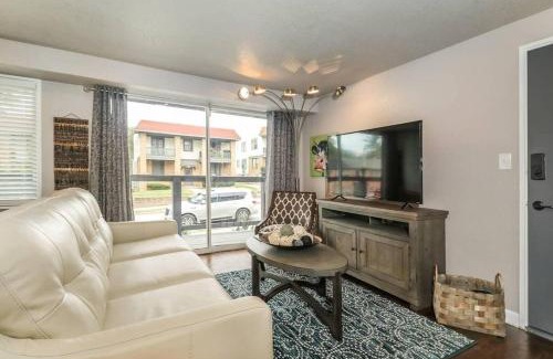 West Plaza Casa | HOLLY FIRST FLOOR 2 King Beds