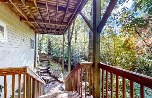 Sapphire Casa | Holly Forest Hideaway