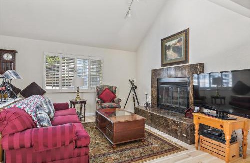 Lodge Hill Casa | Holly Hill Cottage