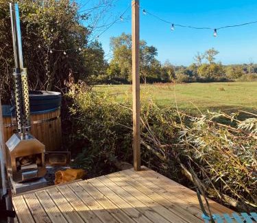 Crick Otro | Holly Hut Farm Stay with Hot Tub