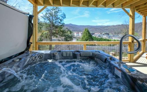 Gatlinburg Villa | Holly Ridge Hideaway