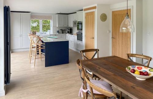 Ripley Casa | Holly Tree