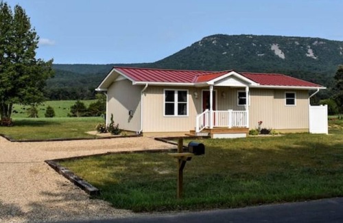 Luray Cabaña | Holly Tree Retreat Located In Beautiful Luray, VA