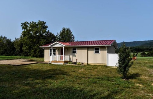 Luray Cabaña | Holly Tree Retreat Located In Beautiful Luray, VA
