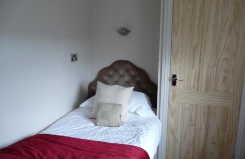 Greenhaugh Hotel | Hollybush Inn