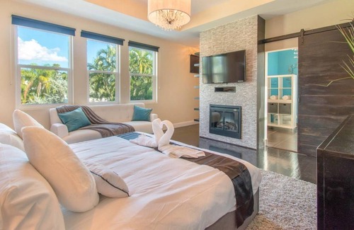 Hollywood Lakes Cabaña | Hollywood Dream House - 5 Bedroom with Heated Pool