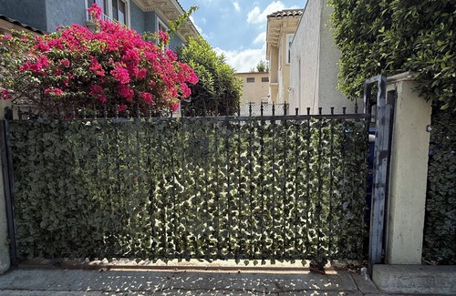 Hollywood Casa | Hollywood Garden Getaway