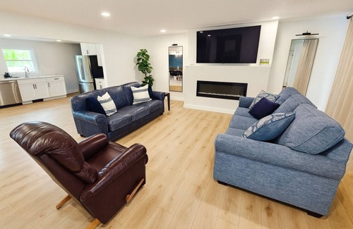 Wisconsin Dells Casa | Hollywood Hangout | Arcade Game Room | Movie Theatre | Themed Rooms | Downtown