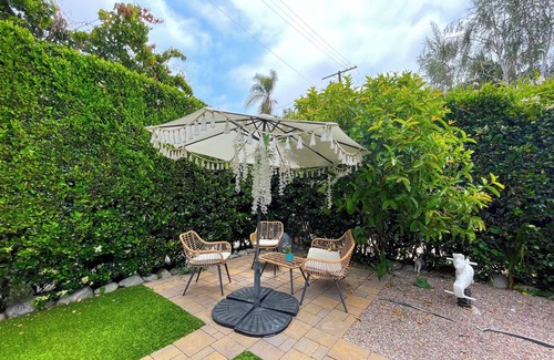 Hollywood Apartamento | Hollywood Studio Apartment with AC - Central Area Steps to Avenue of The Stars