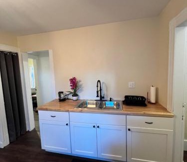 Holyoke Apartamento | Holyoke House Oasis - Calm Trips