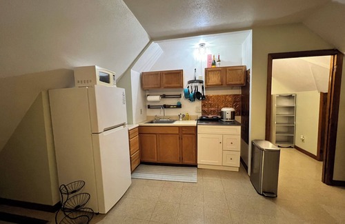 Holyoke Casa | Holyoke House Oasis - Near Colleges, Cities & More
