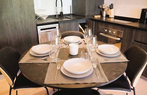 Apoquindo Apartamento | HOM I Depto 2D2B 4PAX Las Condes con Estacionamiento