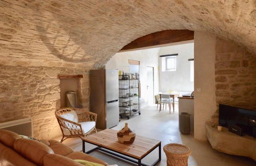 Grignan Casa | HOMAN casa colgada en las murallas del castillo, en el centro del pueblo.