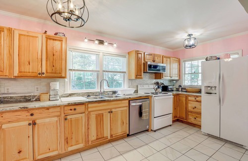 Conway Casa | Home 1 Mi to Dtwn Conway: Great for Beach Days!
