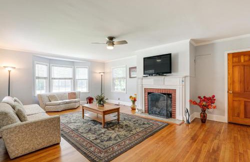 Conway Casa | Home 1 Mi to Dtwn Conway Great for Beach Days!