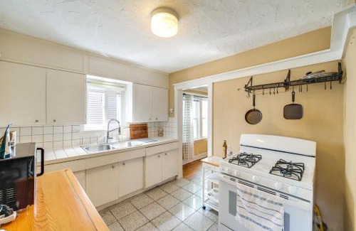 Lakewood Casa | Home 2 Mi to Lakewood Park and Solstice Steps!